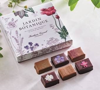 箱をあけると広がる華やかな香りと、舌の上でほどけていくような、やさしい味わいで幸せな気分になれます。