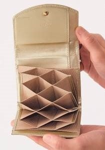 高さ９.３ｃｍ×幅１１ｃｍ×奥行き１６ｃｍ