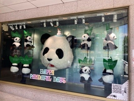 本館１階　北口ウィンドウ