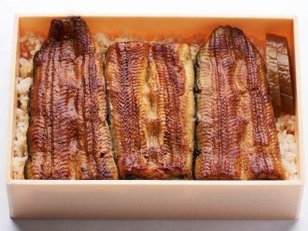 鰻を“２尾”使った、２層仕立ての中入れうな重！