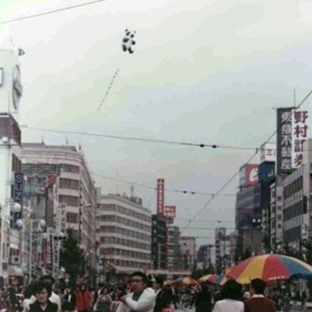 ５０年前のアドバルーン　（提供）上野観光連盟