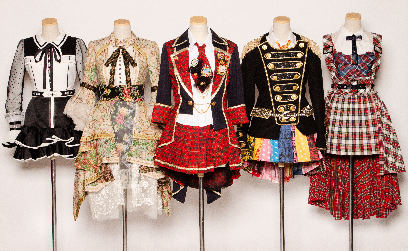 ※衣装は会期に向けて選定中の為、写真の衣装が展示されるかは未定です