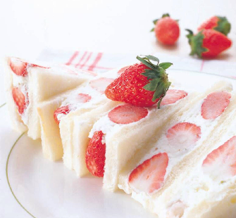 出店のたびに大人気！ふわふわの生クリームが相性抜群のフルーツサンド！