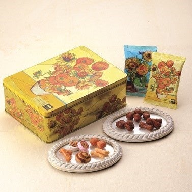 ブーム到来中！思わず笑顔になる「お菓子缶」