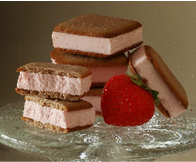 季節限定！ふわっとほどける新食感の苺チョコレートサンド