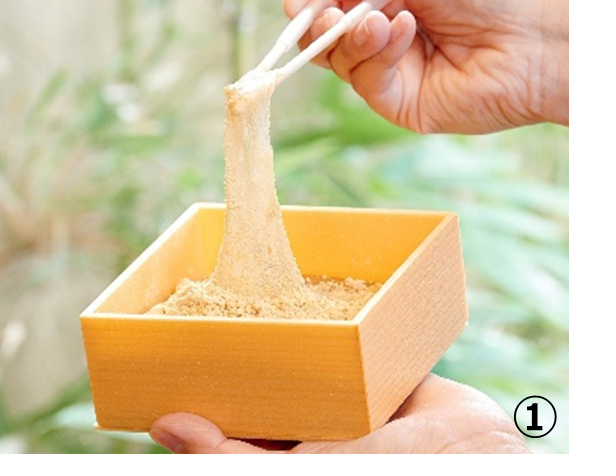 ねっとりと伸びるわらび餅や春を感じる草餅が登場