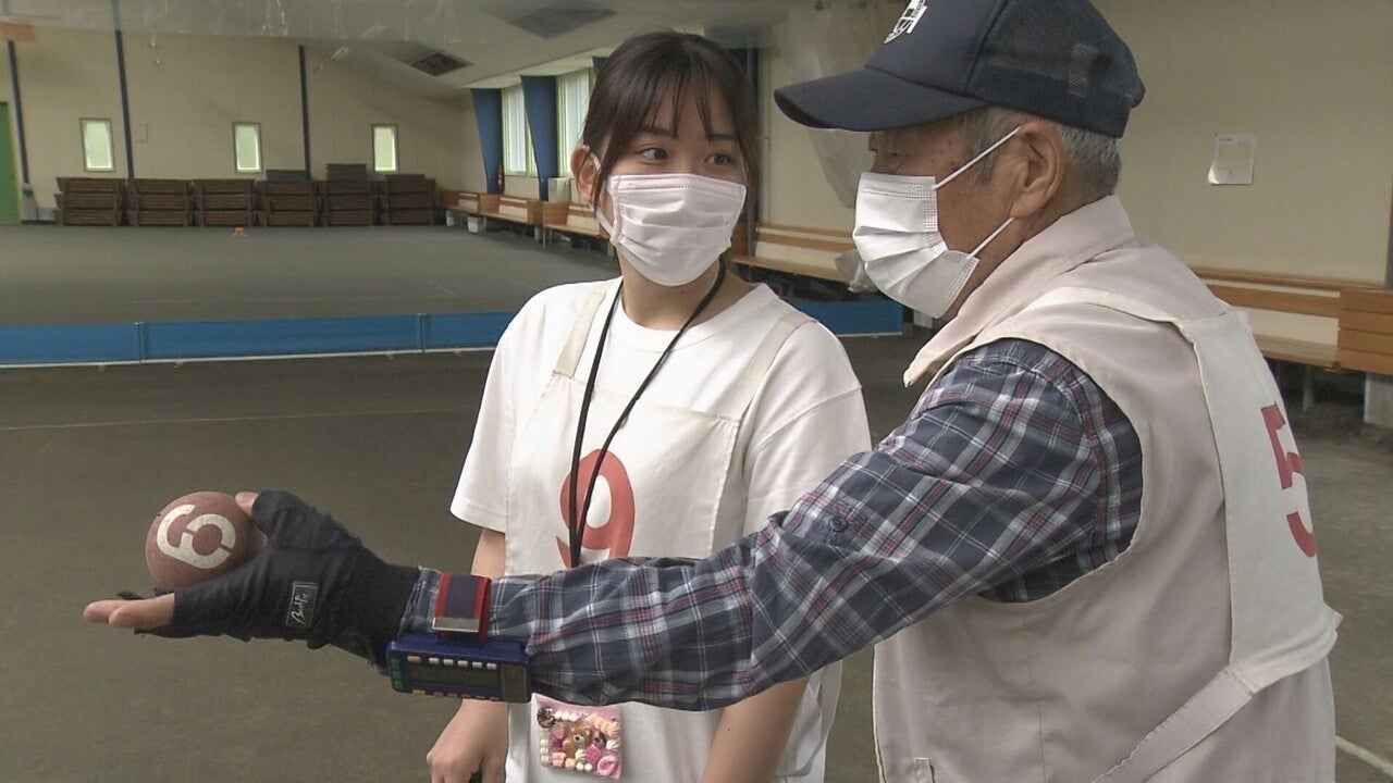 ゲートボールを一緒に楽しむコミュニティナース