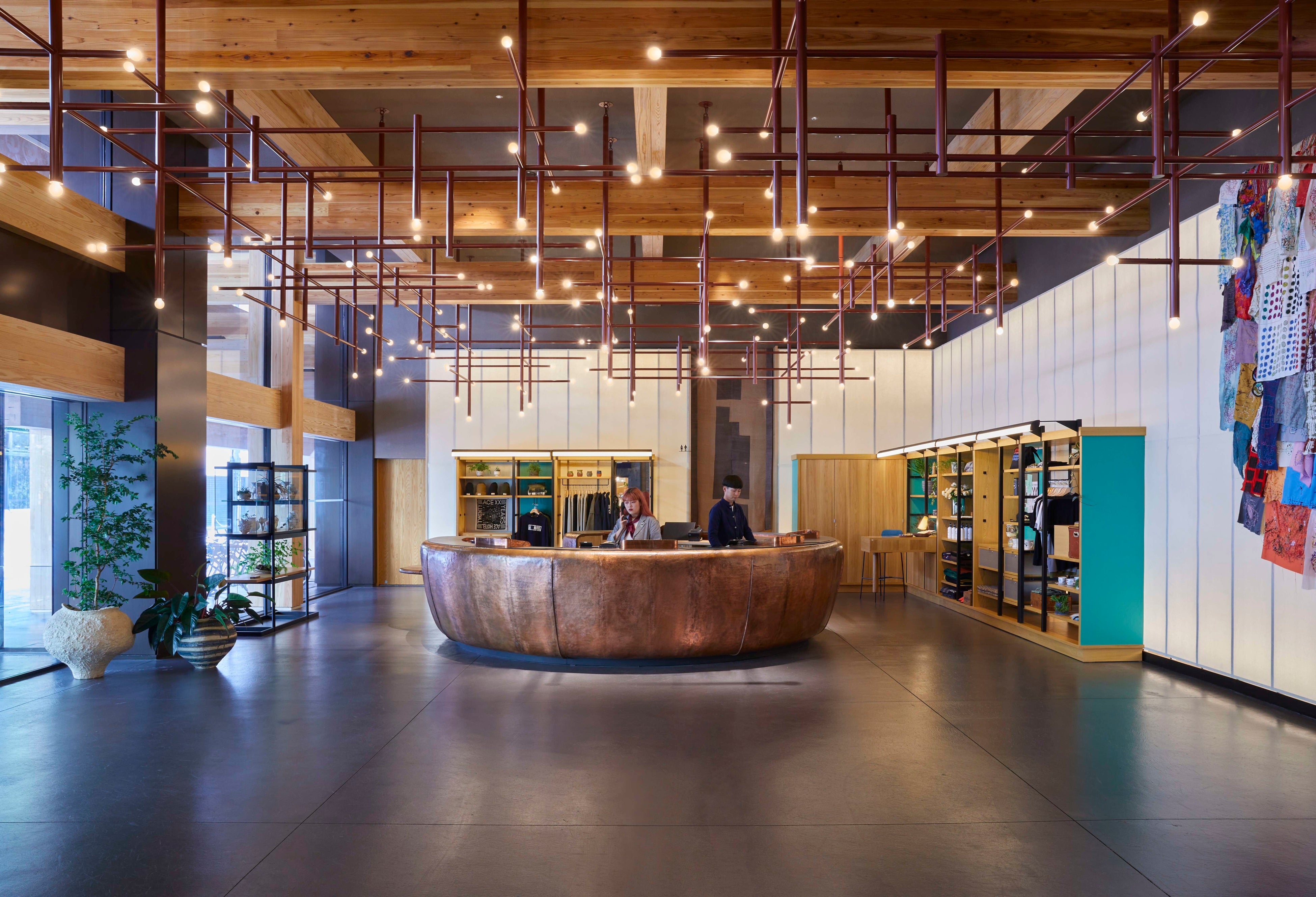 エースホテル京都 ロビー フロントデスクエリア