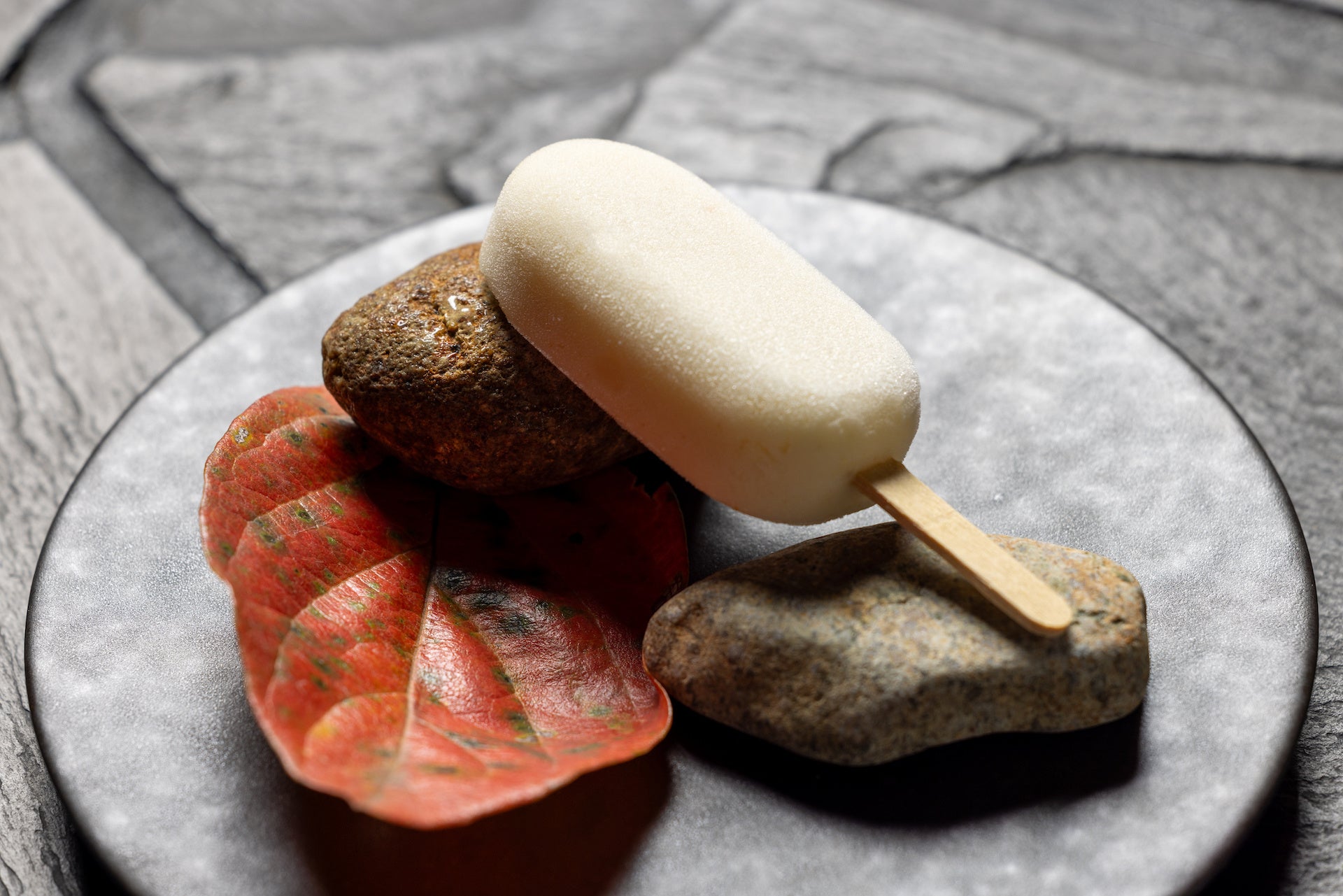 信濃スイート林檎のロースト、シナモンシュトロイゼル、焦しバターアイスクリーム 1,400円 ※画像はイメージ