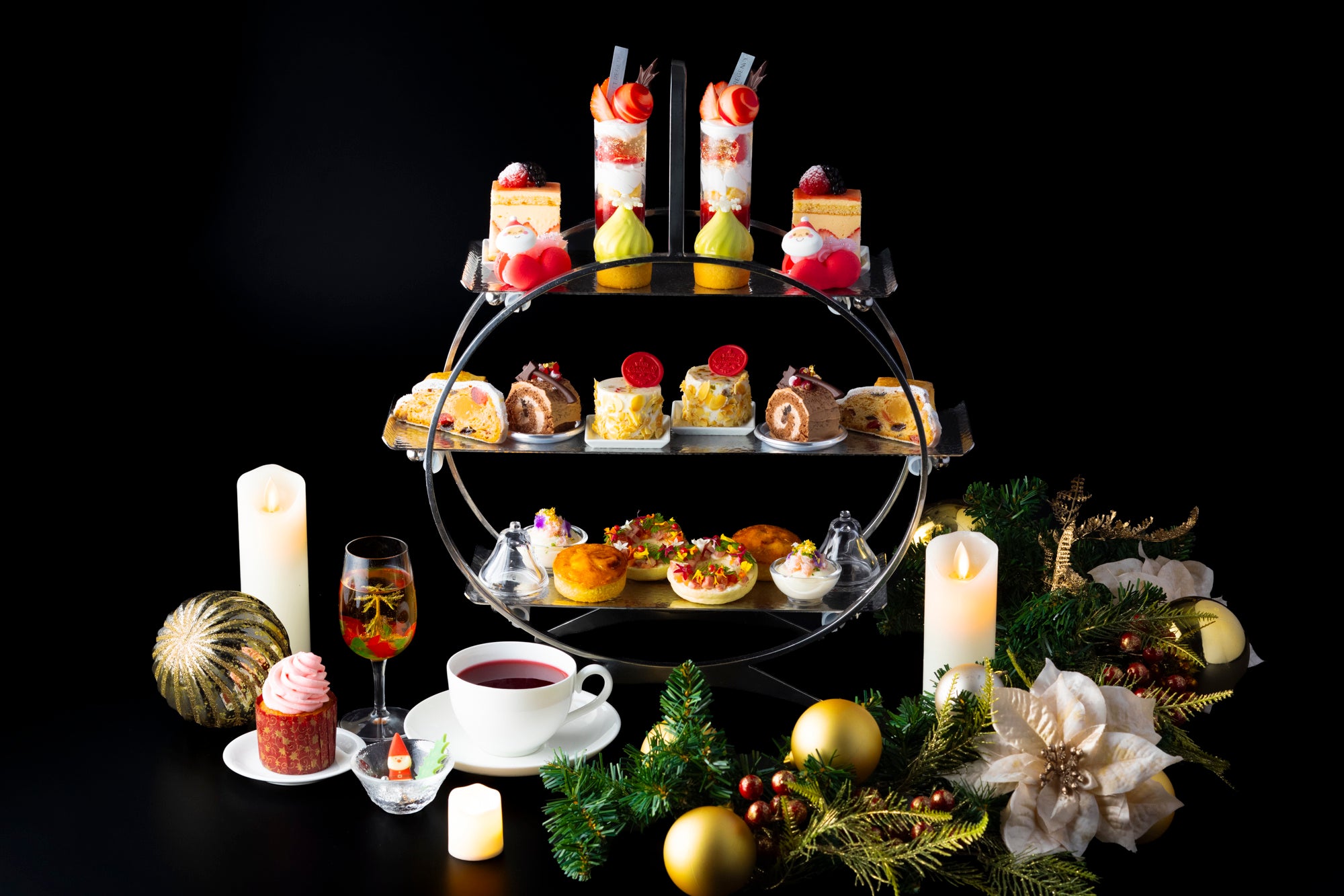新年の幕開けを彩るニューイヤーケーキ「ロゼリア」と「ガレット・デ・ロワ」を販売