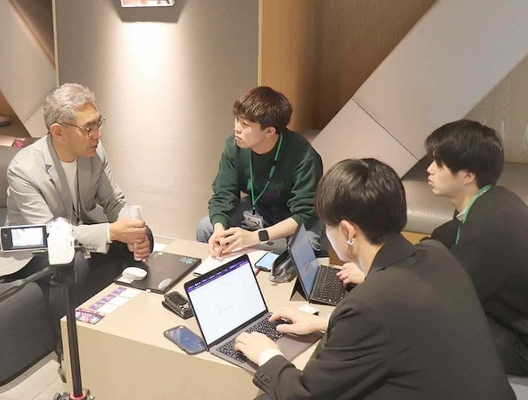 ＜学生記者の活動の様子＞