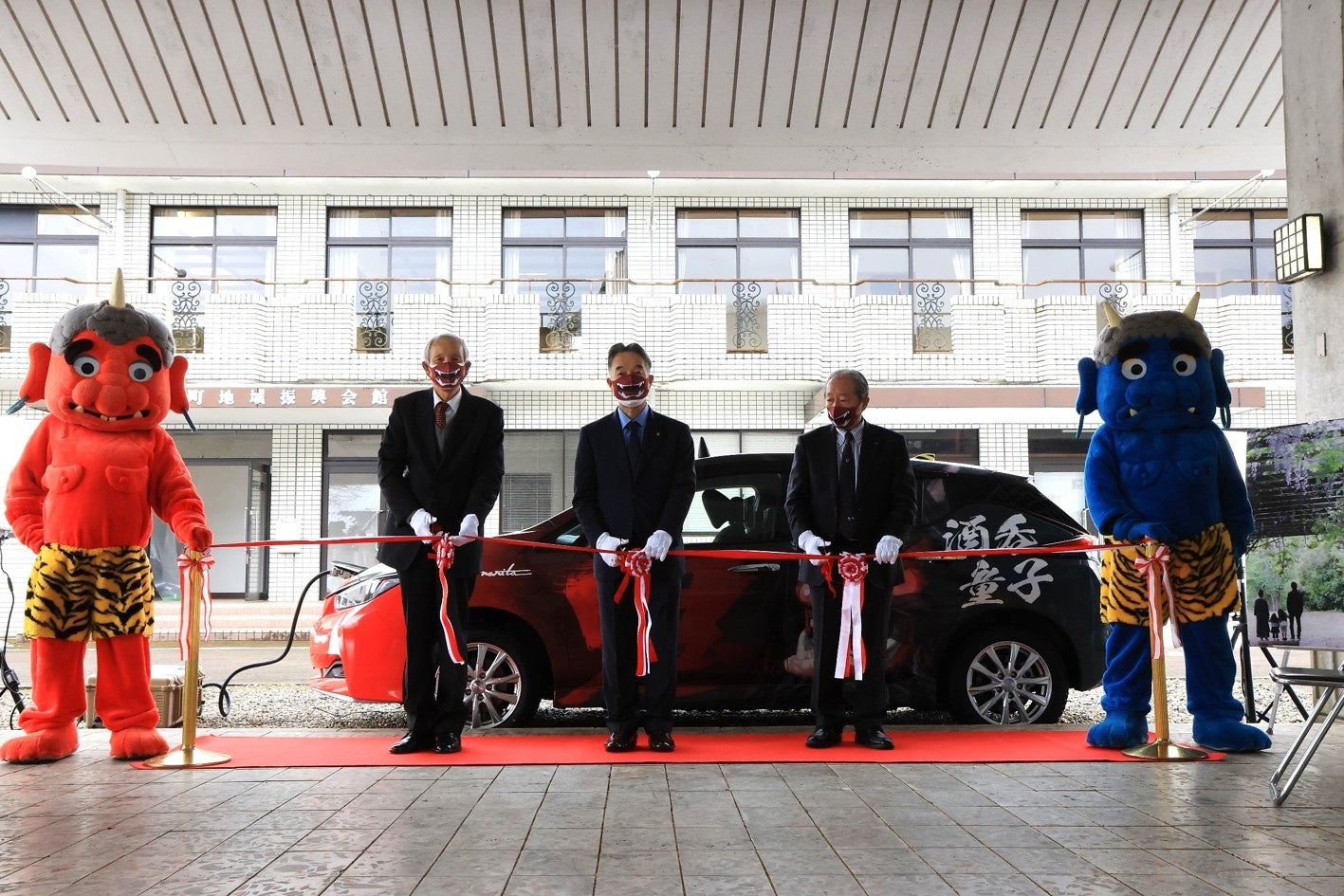 街で1台の激レア車！鬼のラッピングカー「鬼タク 特別仕様車」出発！鬼