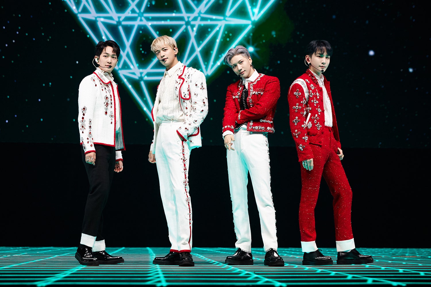 『Beyond LIVE the Movie SHINee  SHINee WORLD』©SM ent.