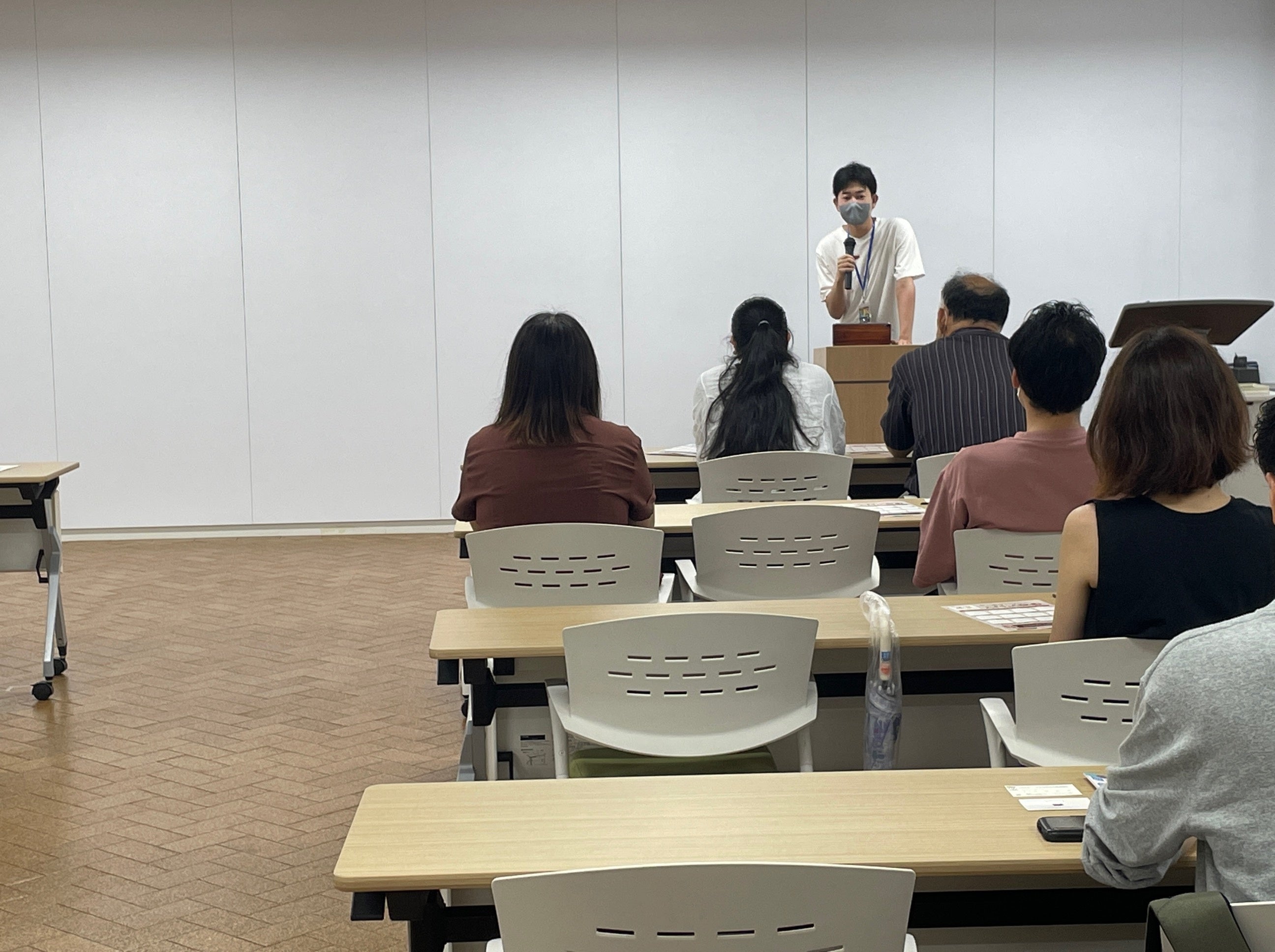 保護者向けの講演会の様子。