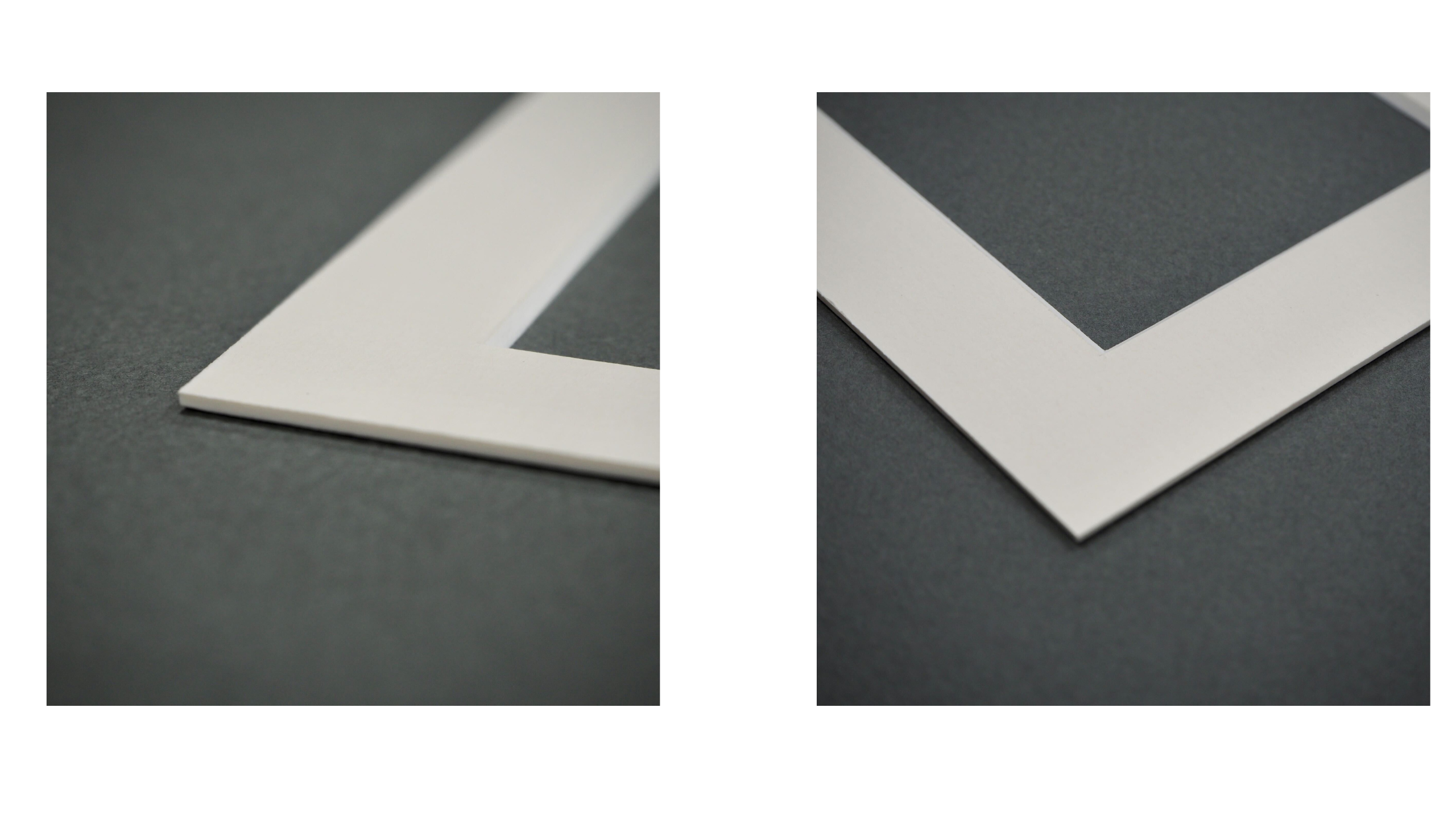 額装マット紙。普通の紙と比べると厚みがある。