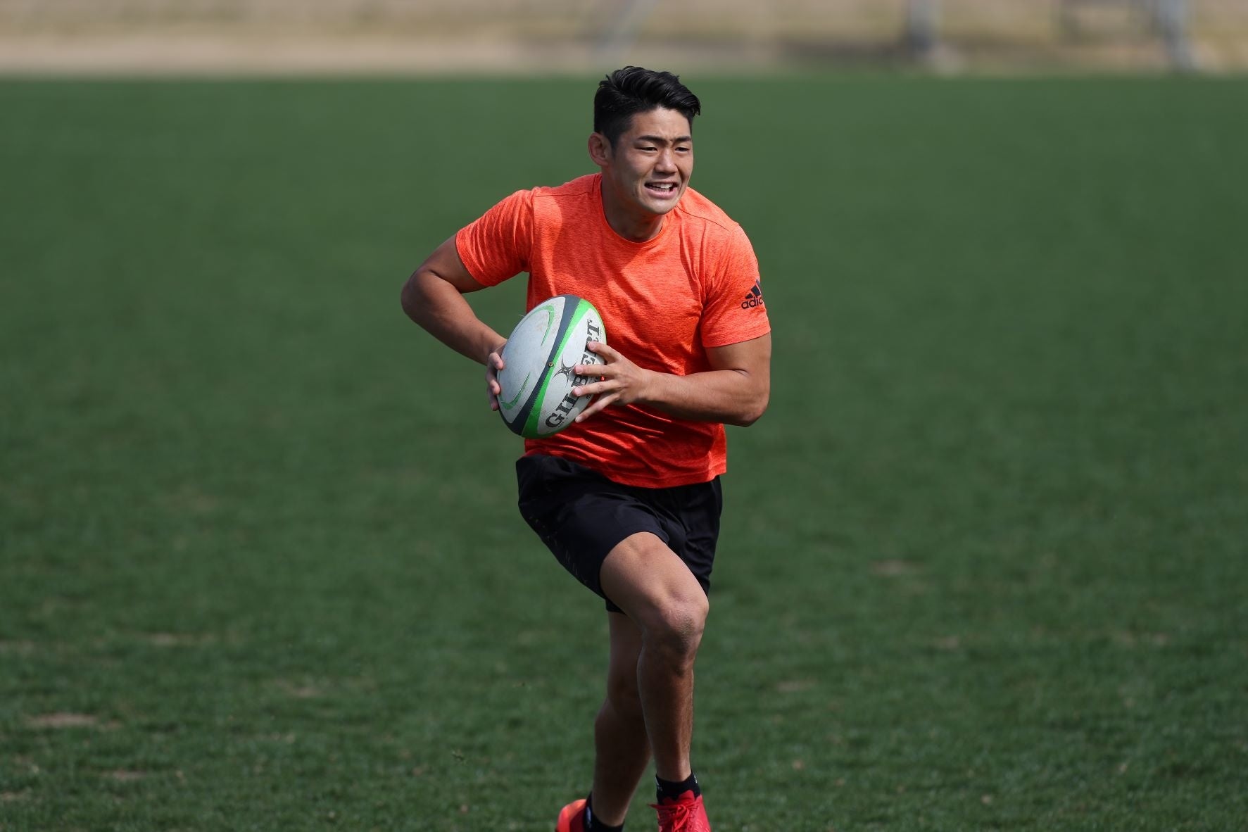 藤田選手はスピードやキックの精度を活かし、ウィング・フルバックでプレーしています。日本代表キャップは31。（2020年2月時点）