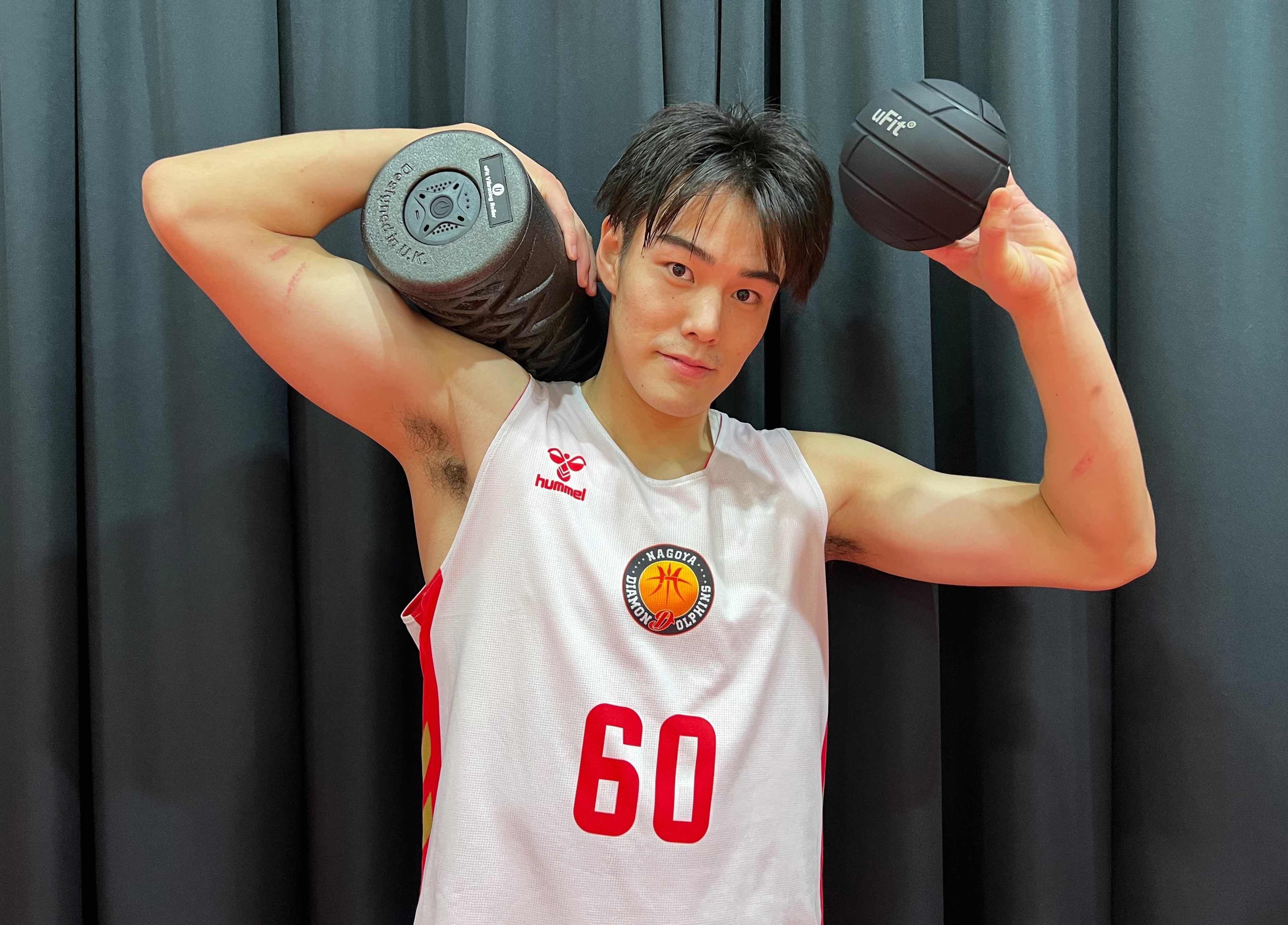 画像左：電動フォームローラー「uFit Vibrating Roller」 画像右：電動ストレッチボール「uFit Vibrating Ball」©NAGOYAD