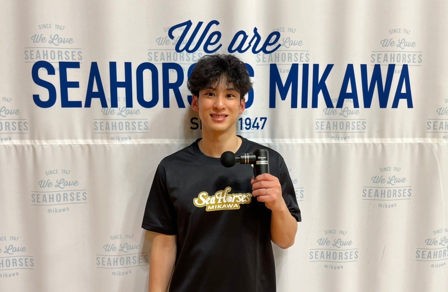 画像中央：電動筋膜リリースガン「uFit RELEASER Mini」©SeaHorses MIKAWA co.,LTD.