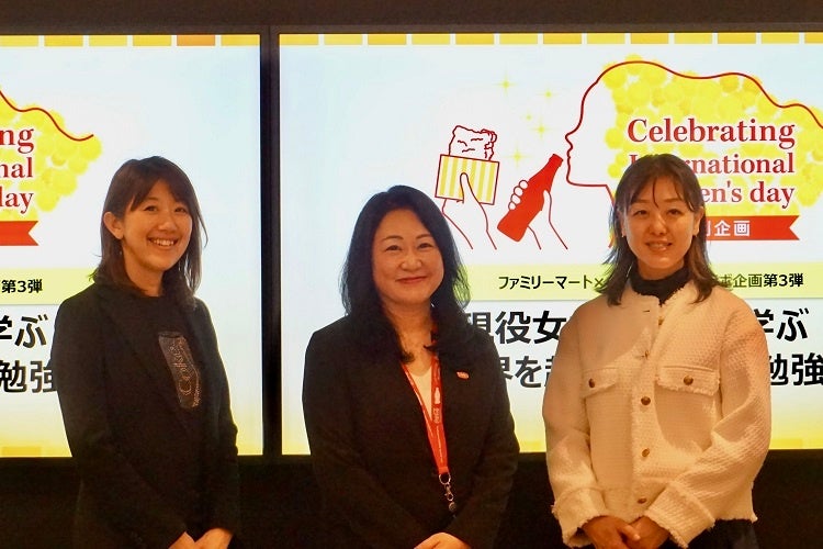 左から、当社人材＆組織開発部長 木下 梨紗、最高経営戦略責任者 兼 経営戦略本部長 荷堂 真紀、ファミリーマート 執行役員 商品本部長 島田 奈奈 氏