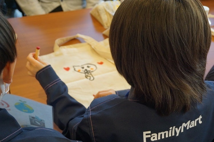 エコバッグペイント体験