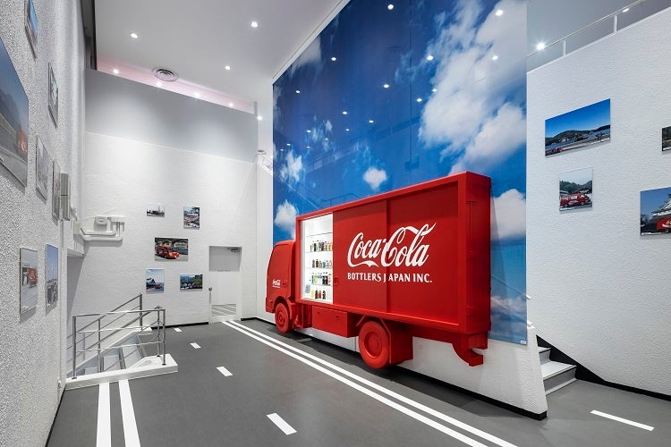 当社事業エリア内を走るルートカーの写真を展示している「青空写真エリア」