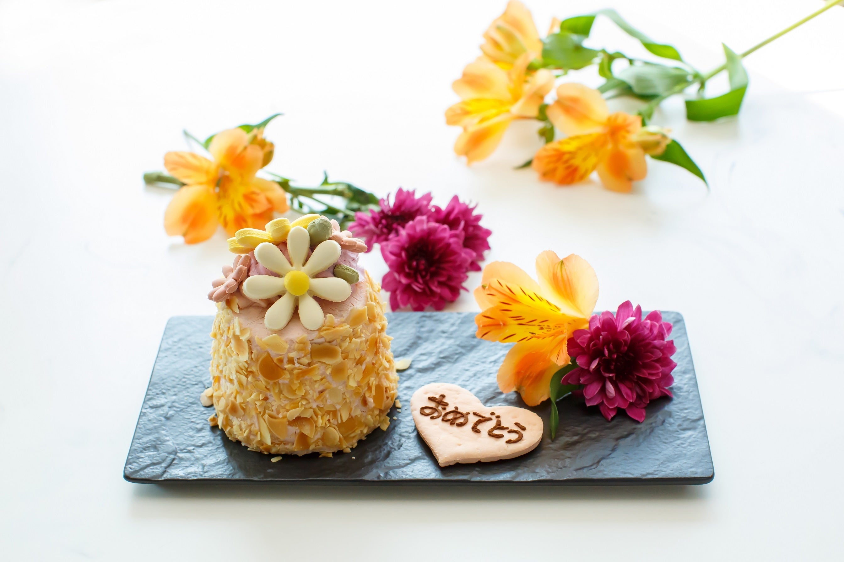 ワンちゃんアニヴァーサリーケーキのイメージです。