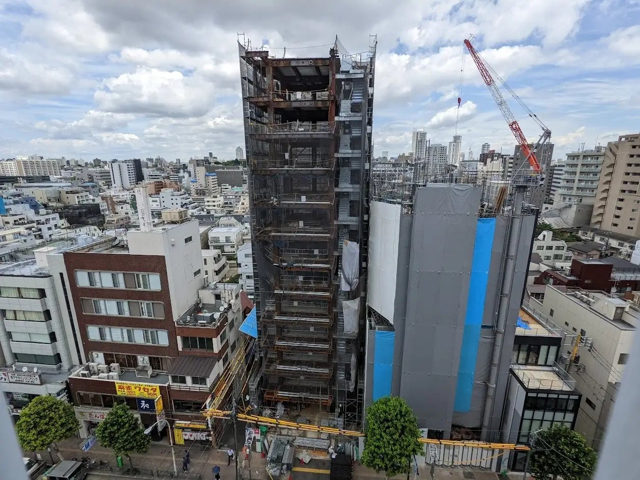 建設工事中の様子(22年7月撮影)。2023年1月末から入居可能です。