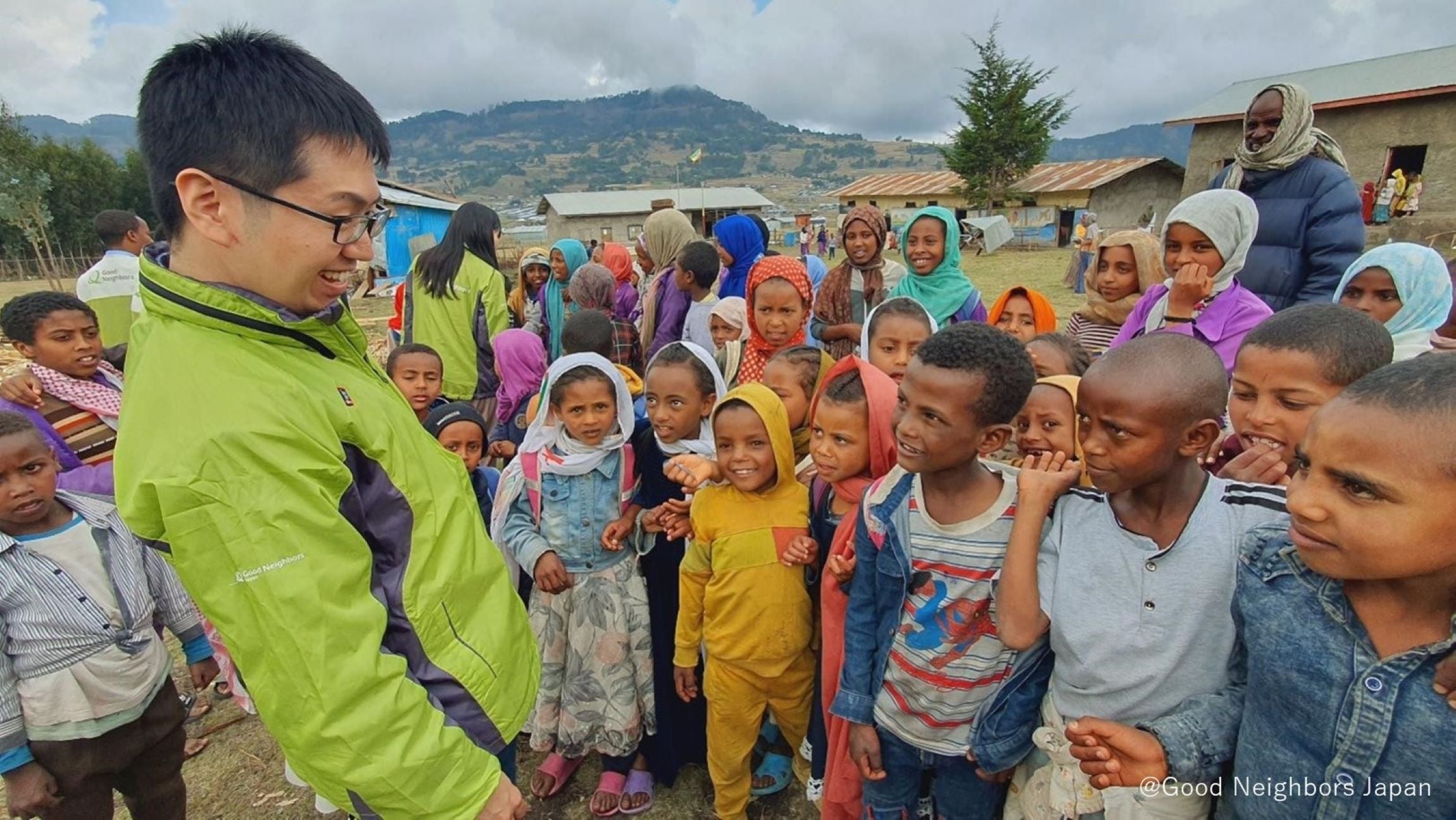 活動の様子（写真左 グッドネーバーズ・ジャパン駐在員）