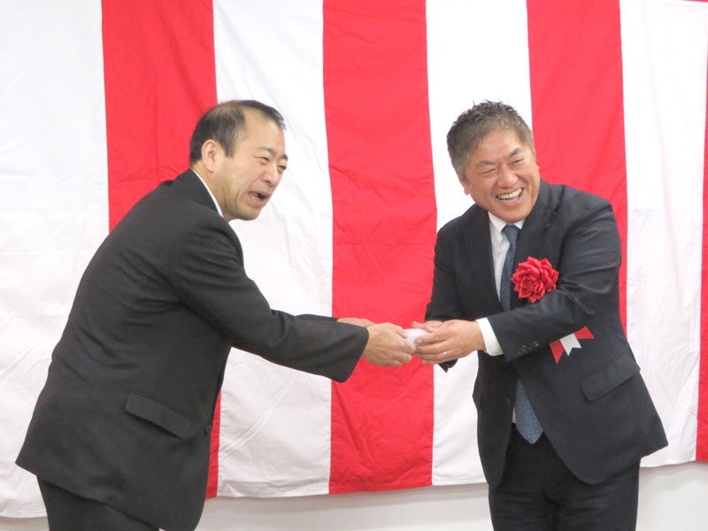 すばる交通社長 森より記念品贈呈