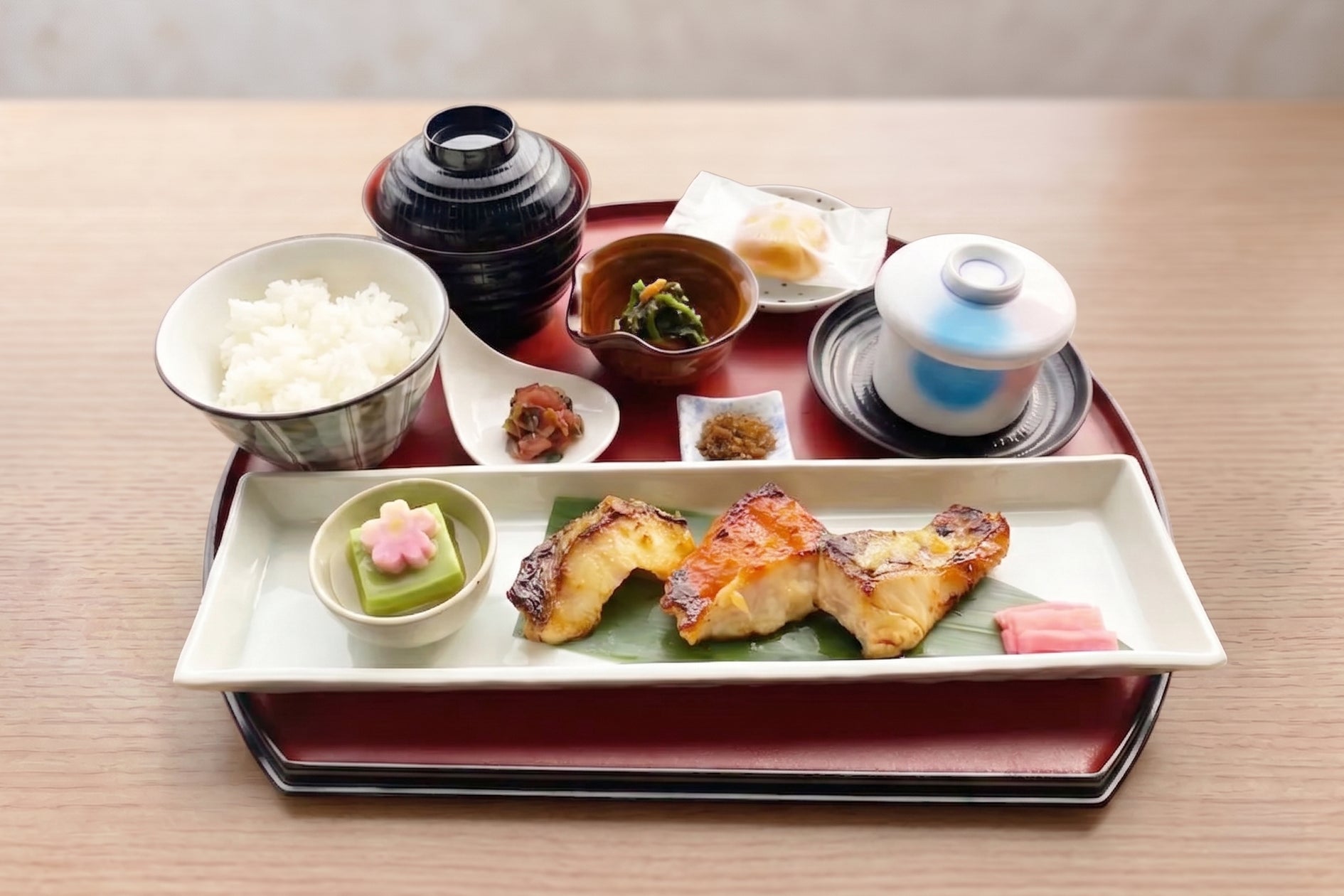 西京焼き専門店「栄寿庵」人気の銀だら・金目・鰆を一度に愉しむメニュー『雅御膳』が夏仕様で新登場