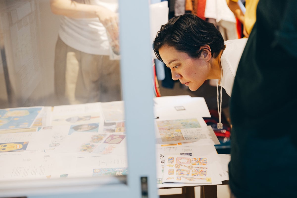 鈴木杏さんが表紙原画を1冊ずつ描き下ろした特装版は限定150冊。創作コミュニティから生まれたZINE「祝福-Shukupuku-」が発売