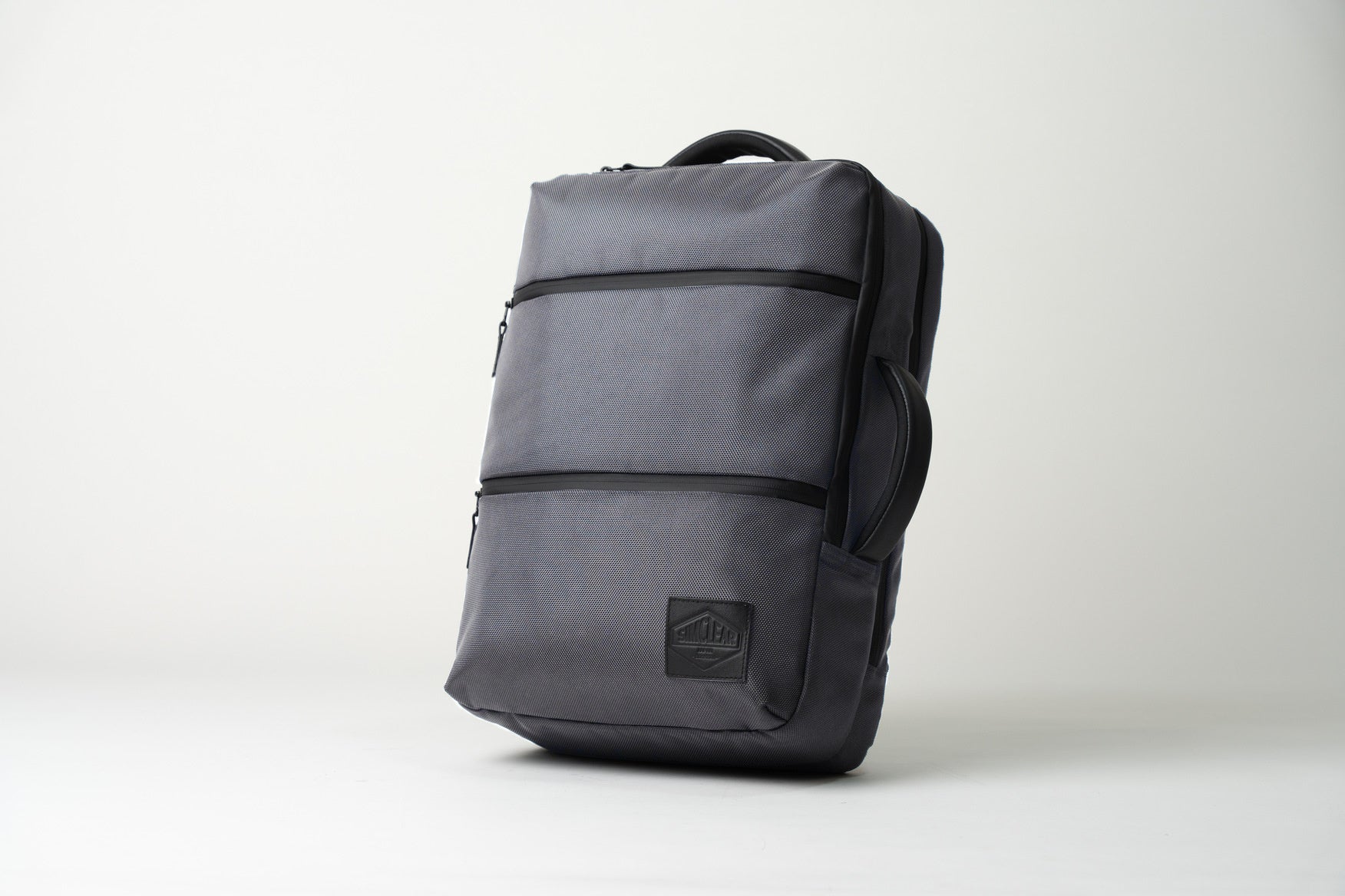 カジュアルもビジネスも完結できるビジカジバッグ【TSUNAGU BAG