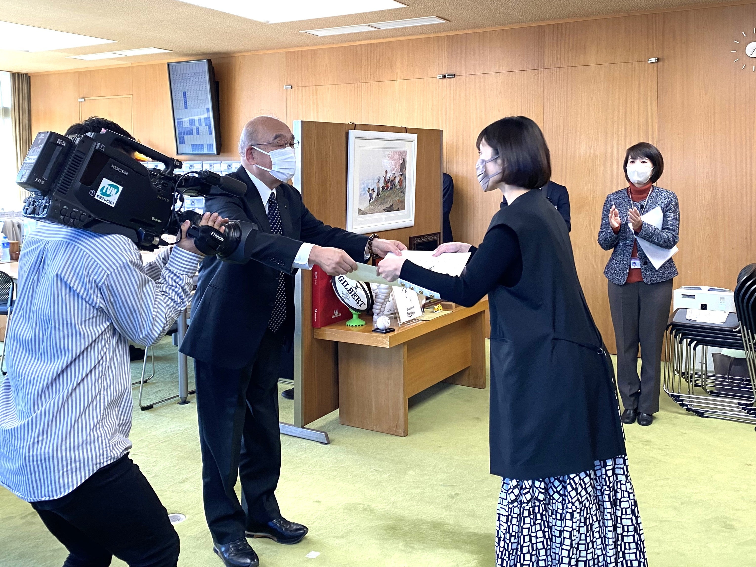 荒井知事より表彰状を授与いただきました