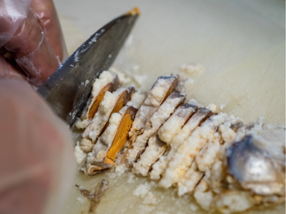 滋賀県の伝統的な郷土食　鮒ずし（ふなずし）