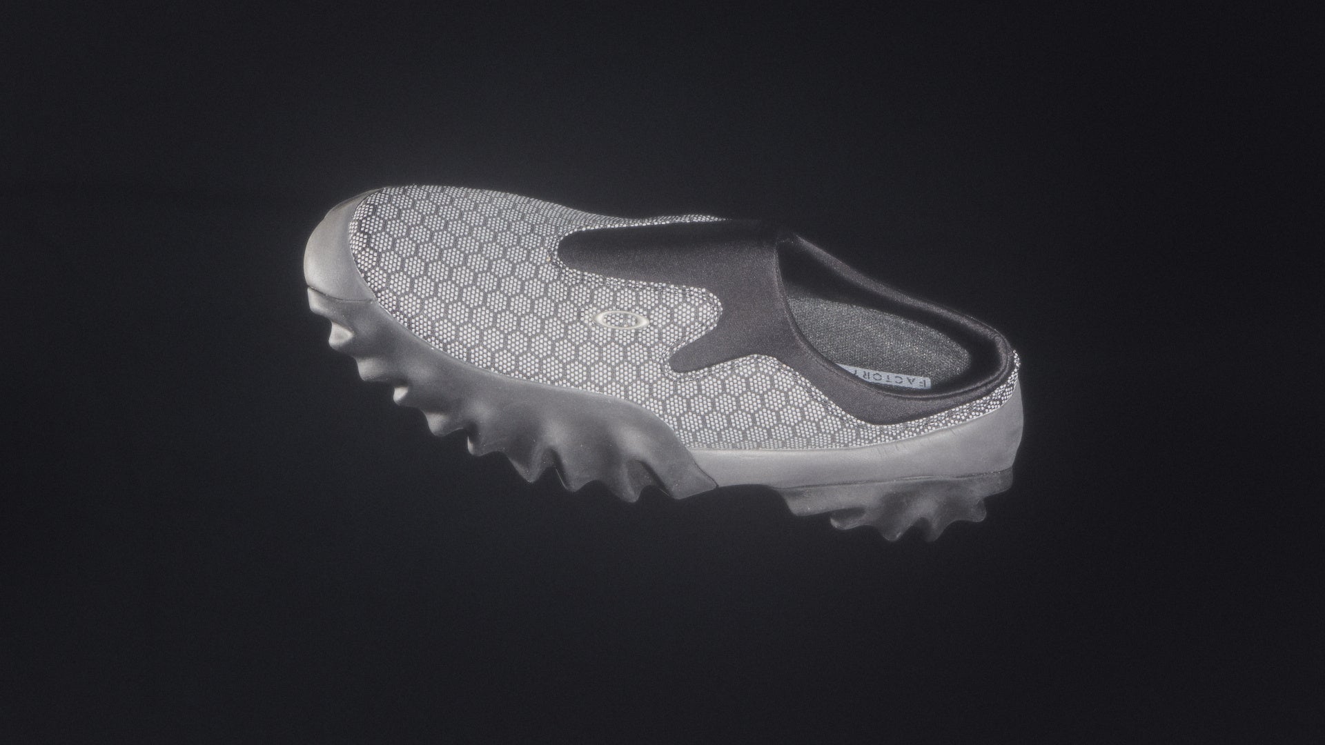 OAKLEY FACTORY TEAMがCHOP SAWとCHOP SAW MULEを秋冬らしい限定カラー