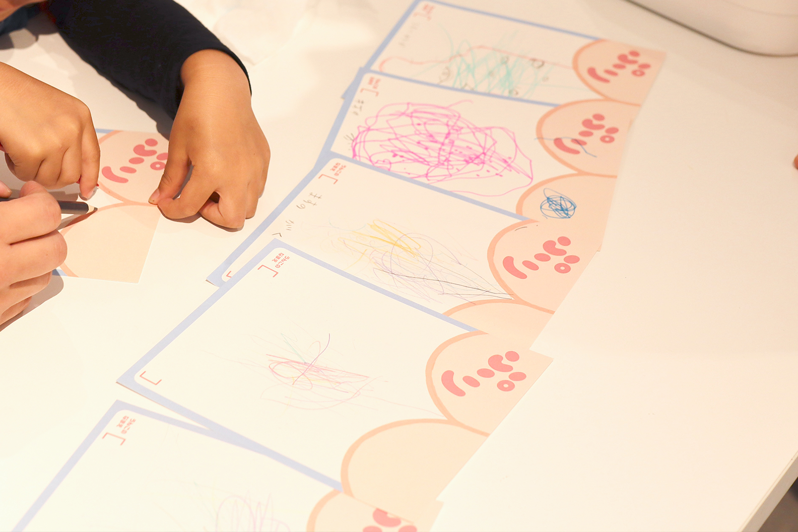 思い思いの「オリジナルうんこ」を描きます