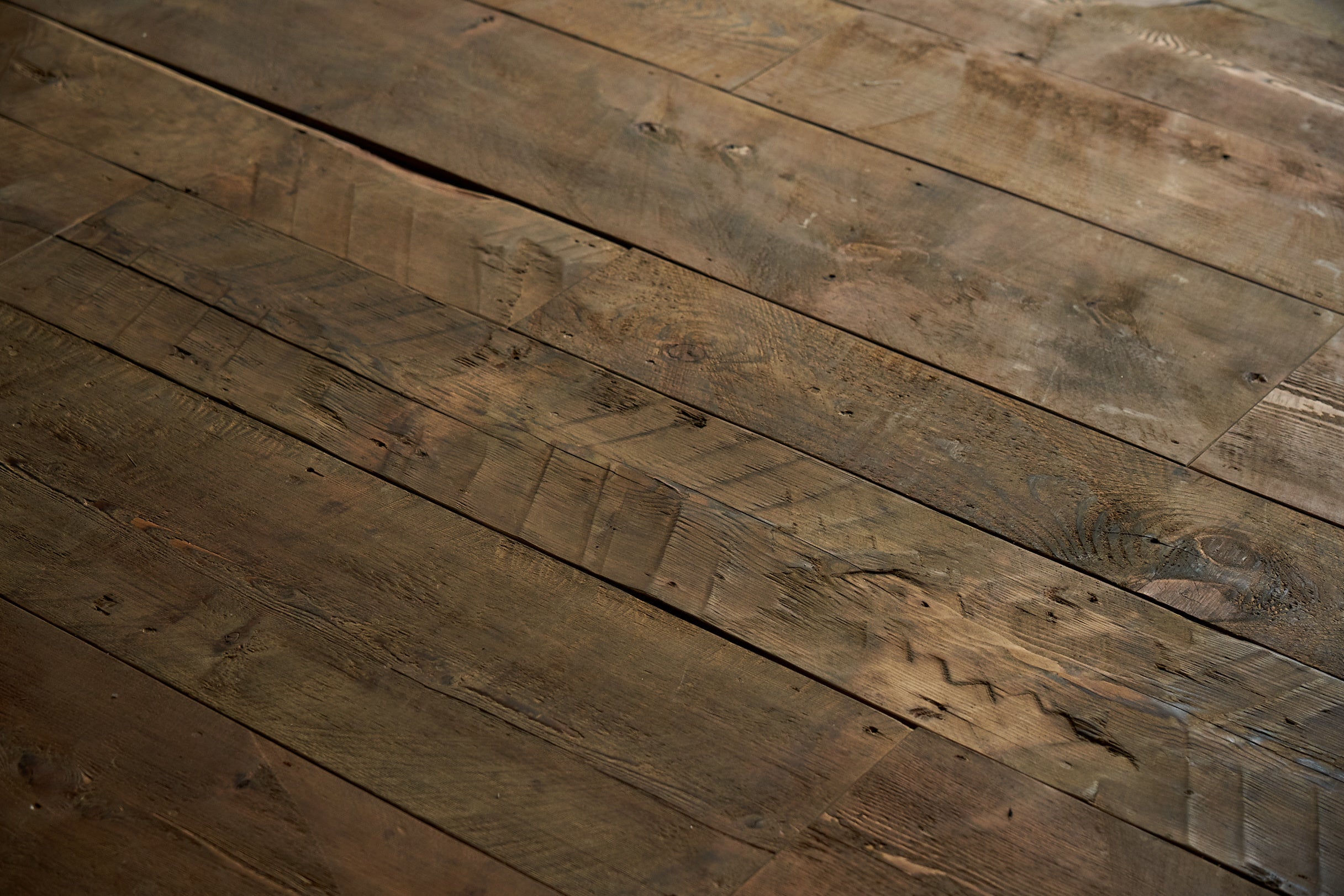 古材を使用した床