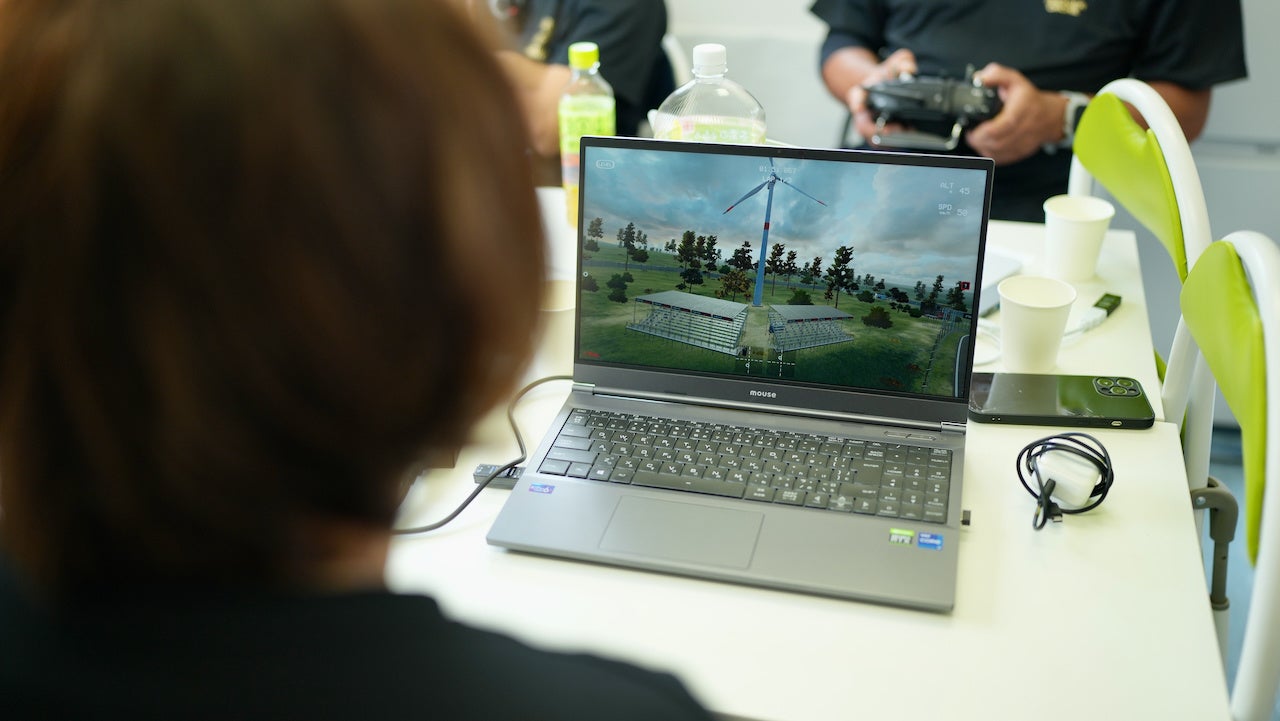 PCのシミュレーターソフトを用いた飛行練習は2ヶ月で100時間ほど