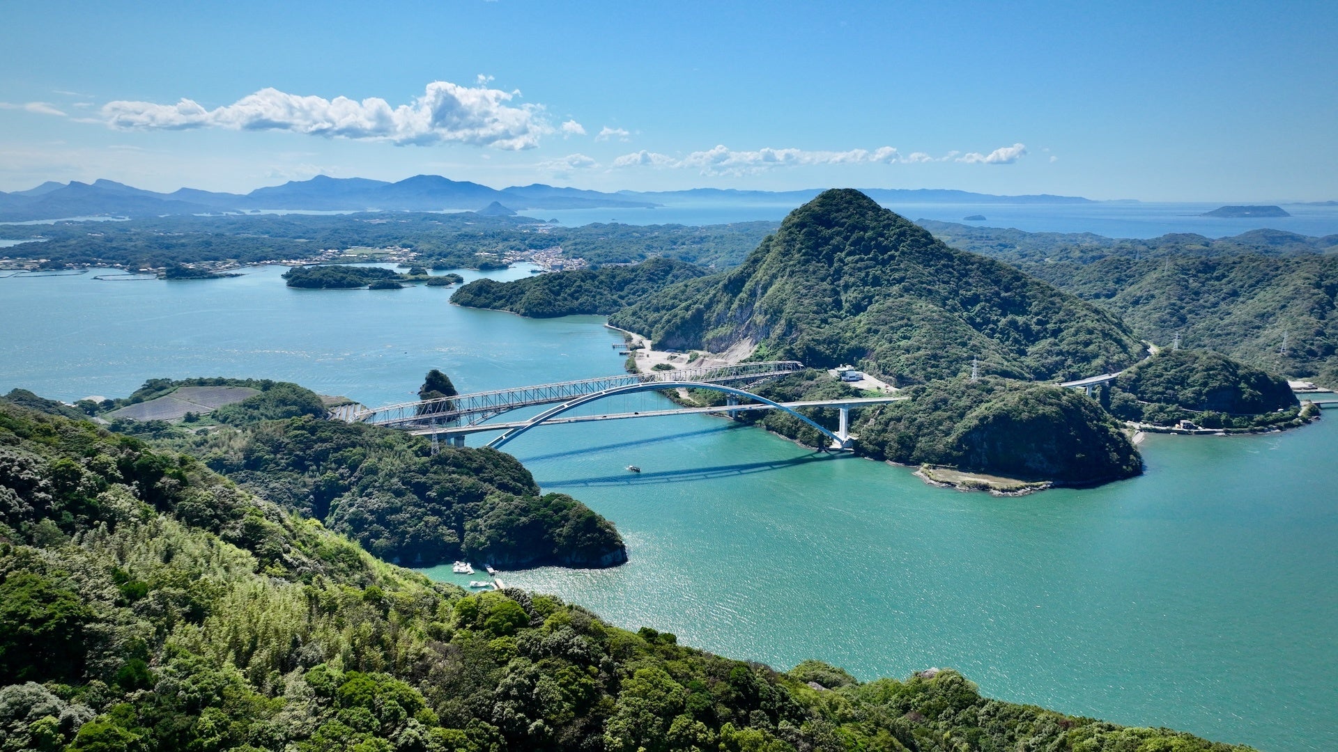 離島をまるごと巡り、小値賀島・天草諸島をドローン100%で撮影した映像上映会を離島百貨店で開催。鳥の視点がいざなう新探求体験 | 株式会社ドローンエンタテインメントのプレスリリース
