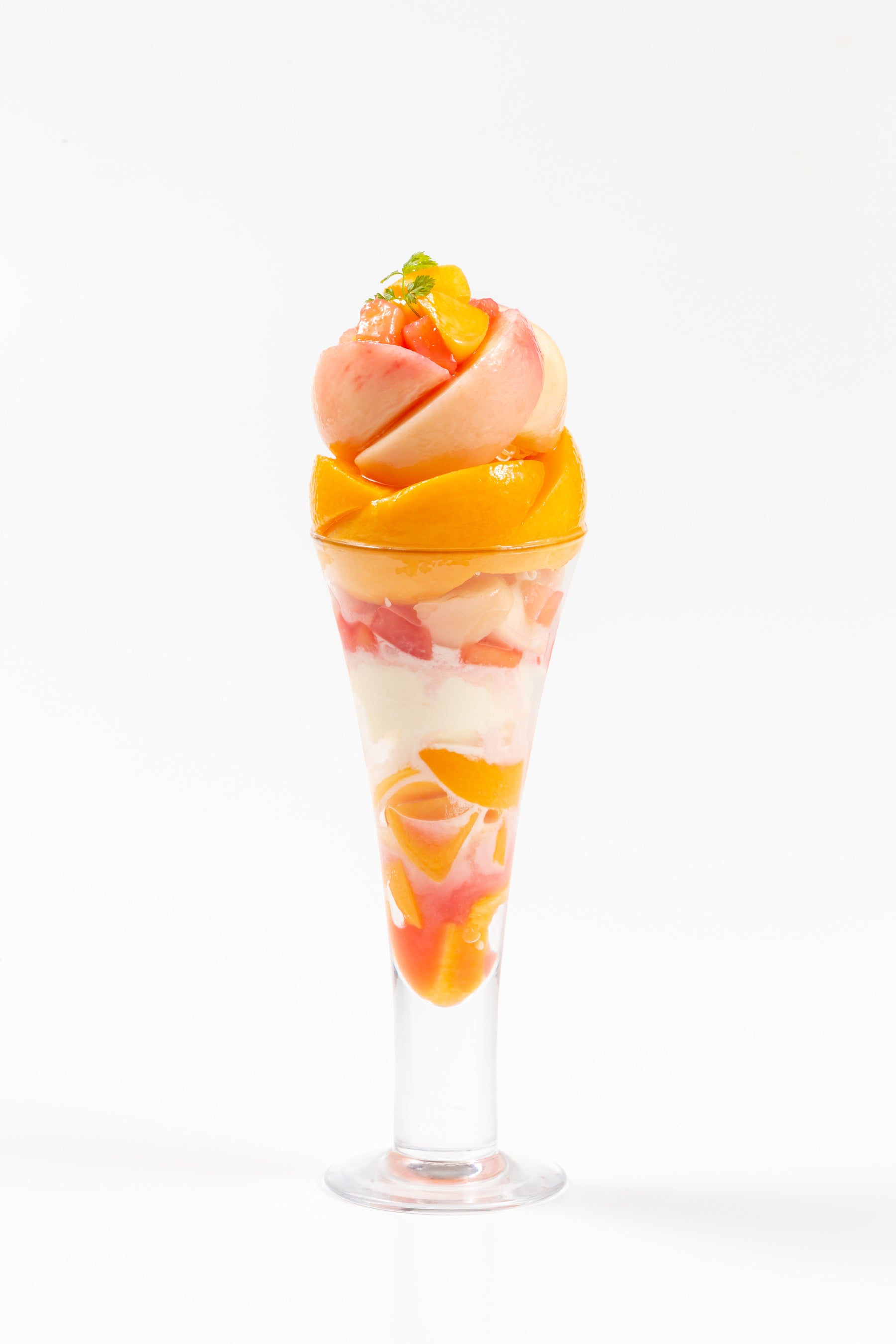 『黄金桃と白桃の2種の桃パフェ』