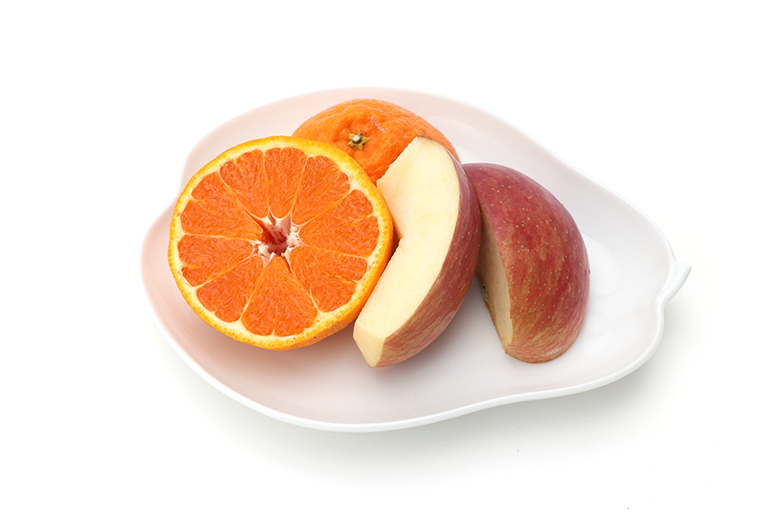 ①リンゴ2切れ×デコポン1玉