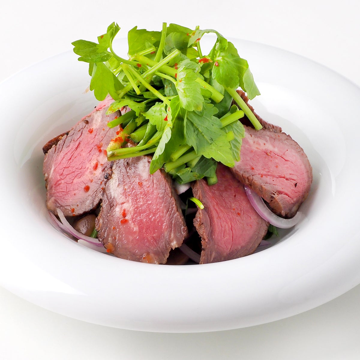 『牛肩ロースのロースト いろいろきのことセリのエスニック和え』￥680／100g