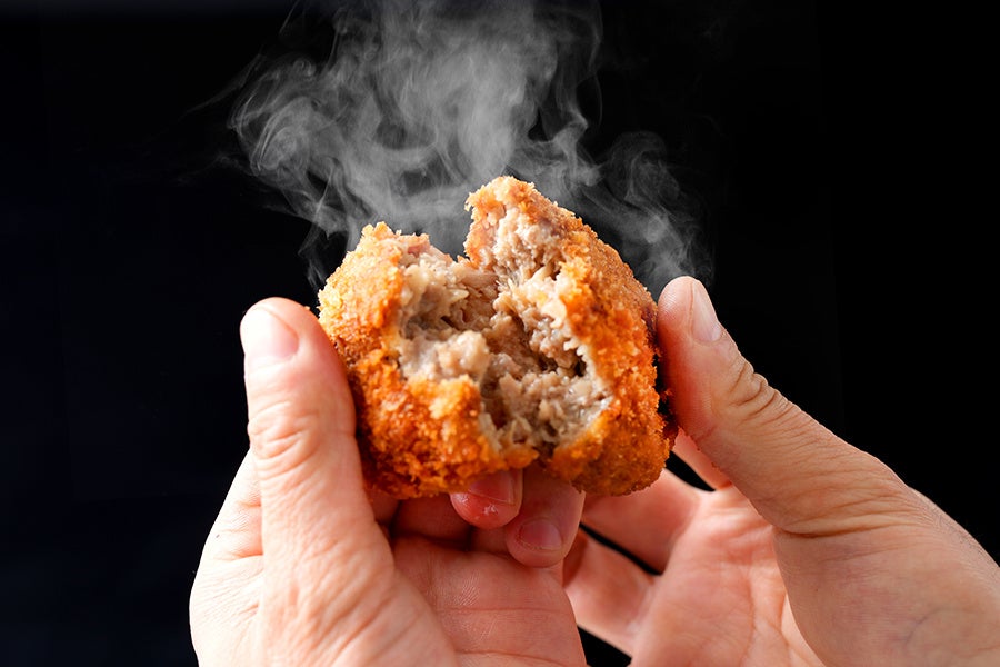 九州産黒毛和牛　黒火乃牛と岩中豚のメンチカツ