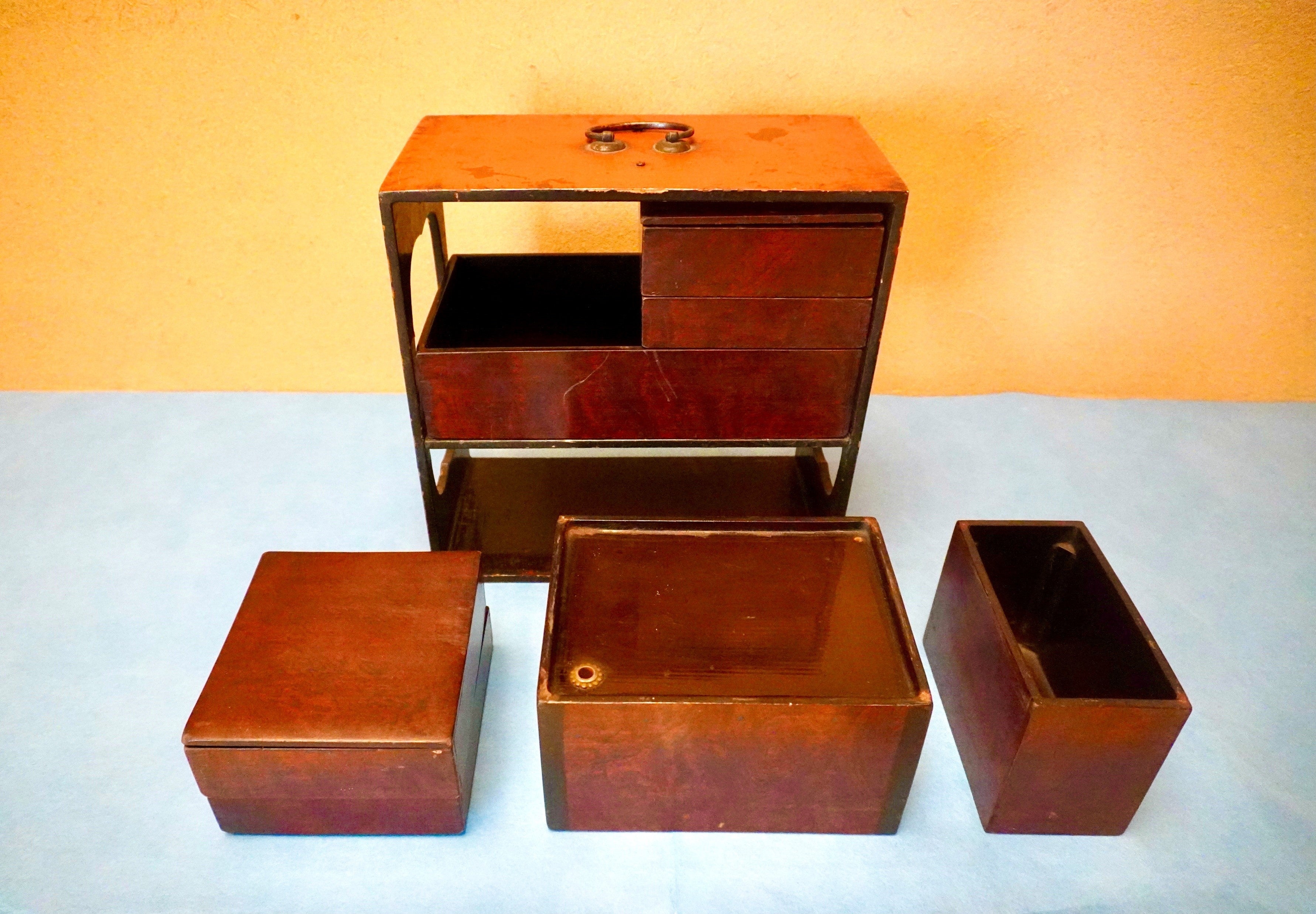 酒器が付いた弁当箱「提重」