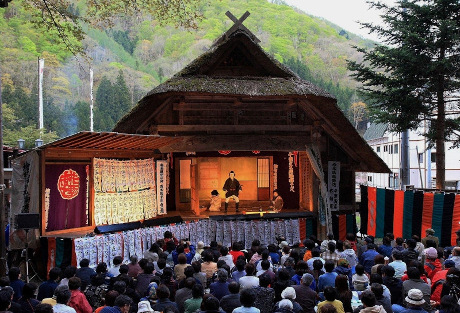 「檜枝岐歌舞伎」©福島県南会津地方振興