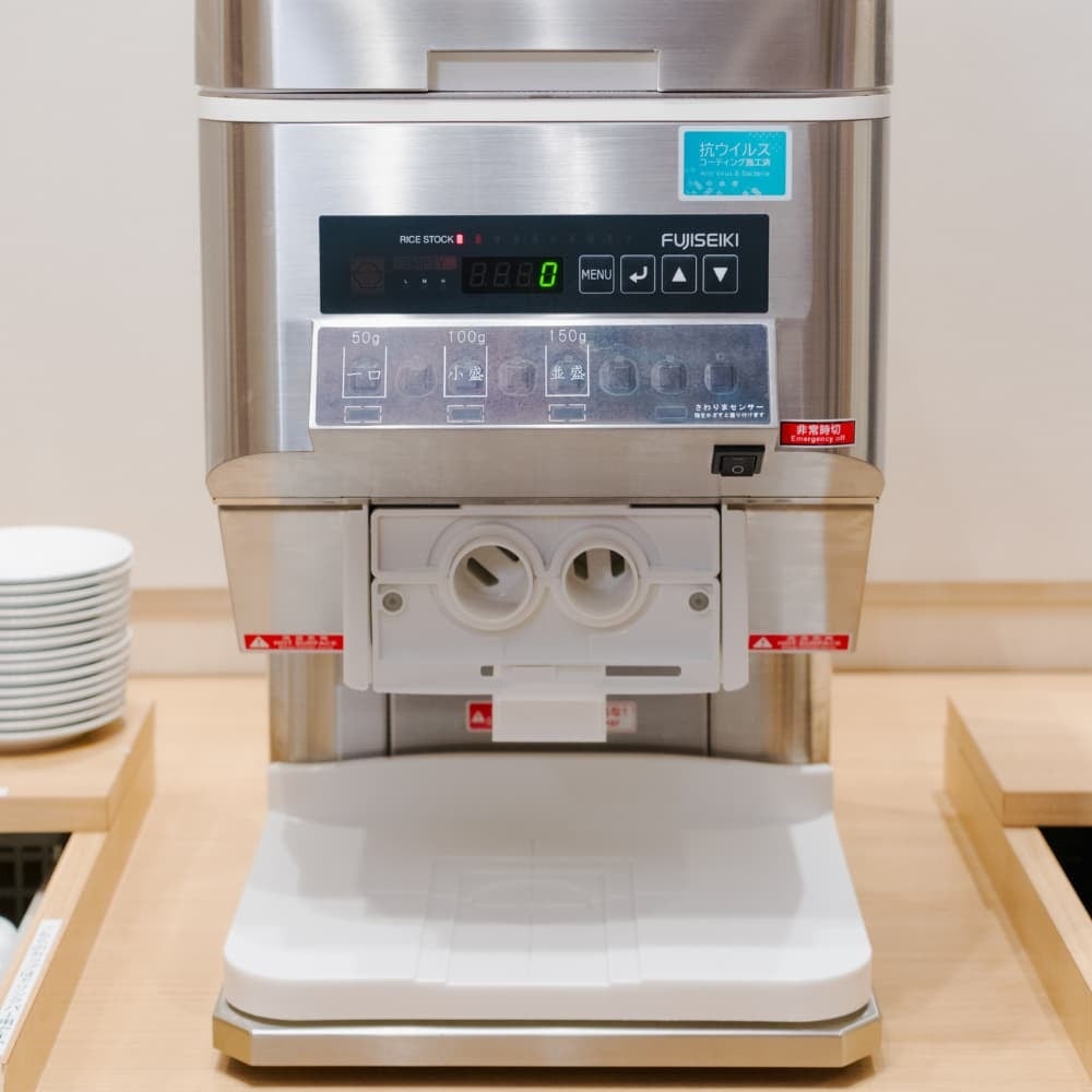 ご飯を全自動で盛り付けるおかわりロボ ごはんの量は選べる3パターン!