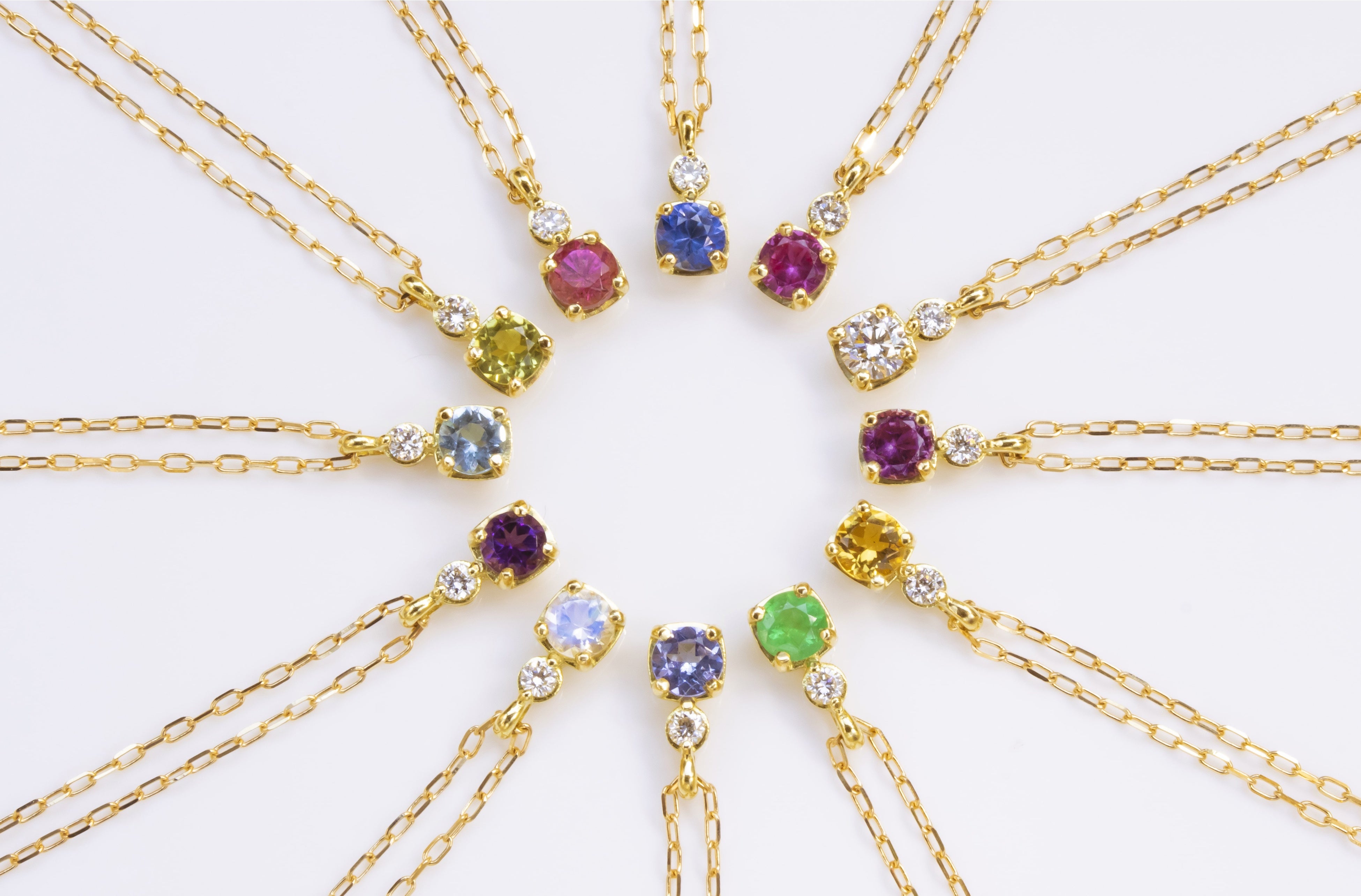 誕生石からも選べるジュエリー