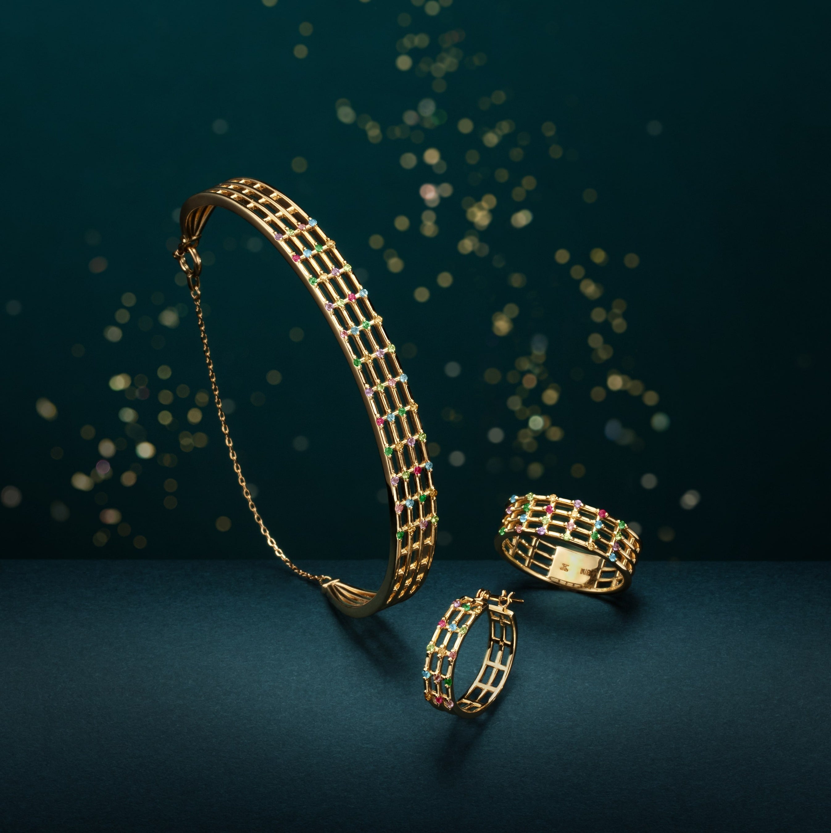 カラーストーンジュエリーのビズー、7色の希少石を使用した新作