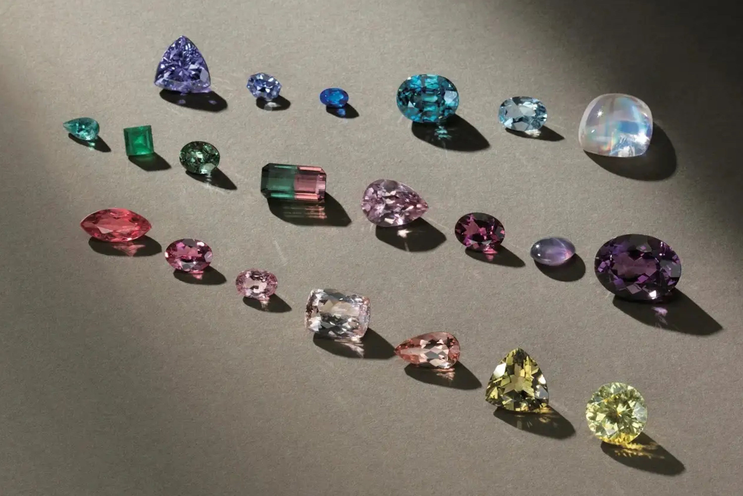 上質で多彩な天然石を、世界中から買い付け