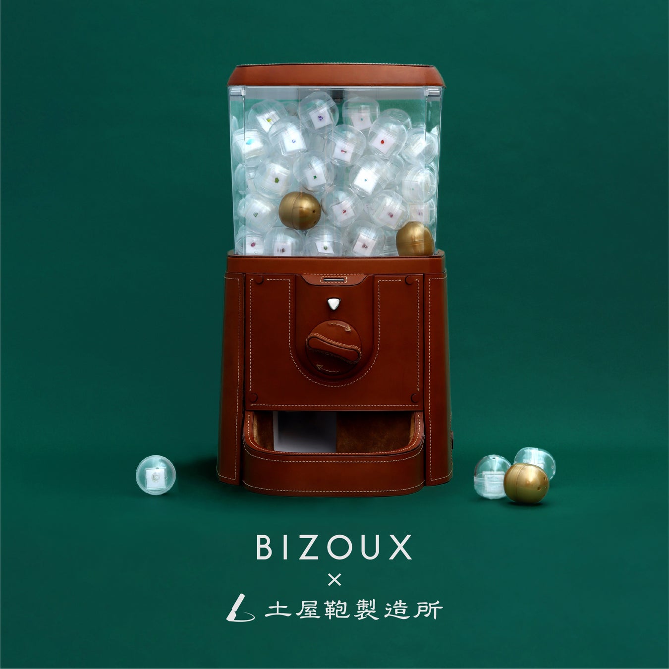 上質なヌメ革で仕立てられた 「土屋鞄製造所」オリジナルのマシン